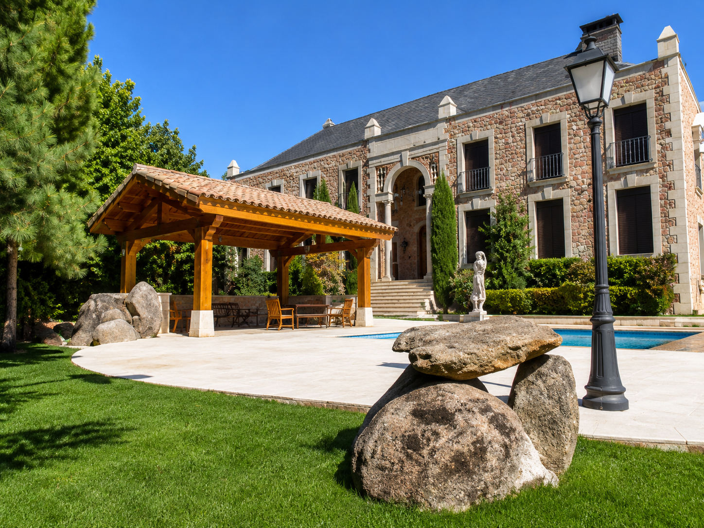 Chalet con Jardín y Piscina